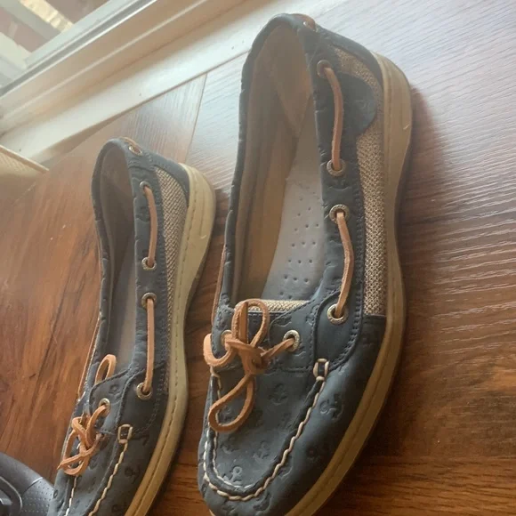 Sperry boat shoes with anchor detailing - Picture 4 of 5